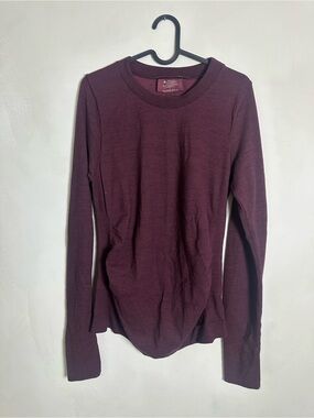 Athleta Foresthill Ascent Top Plum Size L
38 % Merino Wool 59% Nylon 3% Spandex